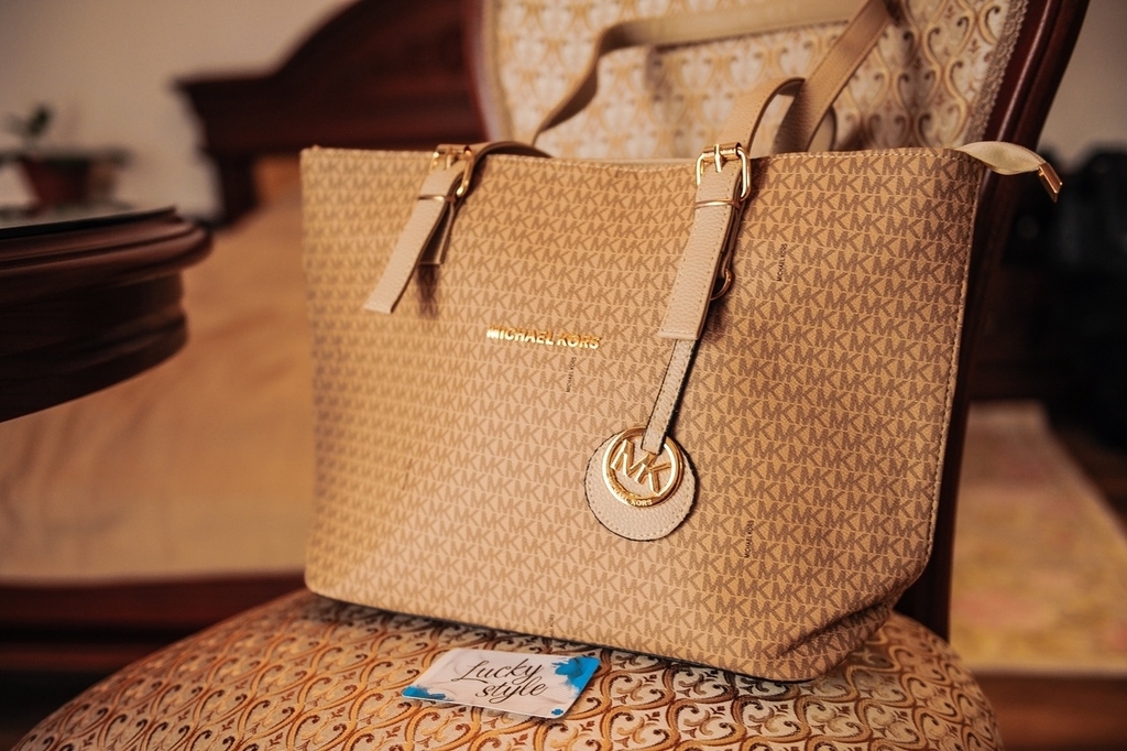 Сумка michael kors бежевая