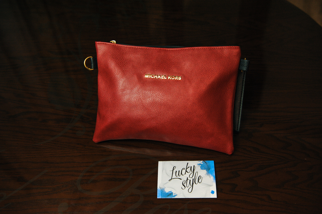 Michel Kors красный для девушек