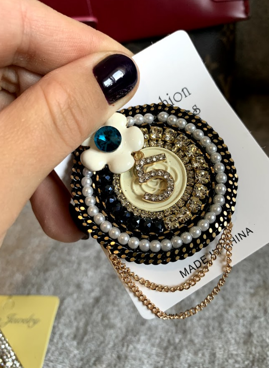 Chanel middle 7523