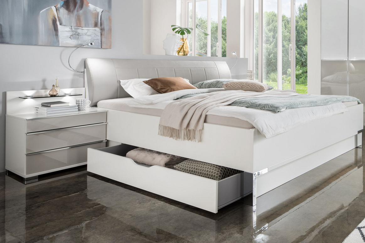 LOVA IR NAKTINIAI STALIUKAI SHANGHAI 2