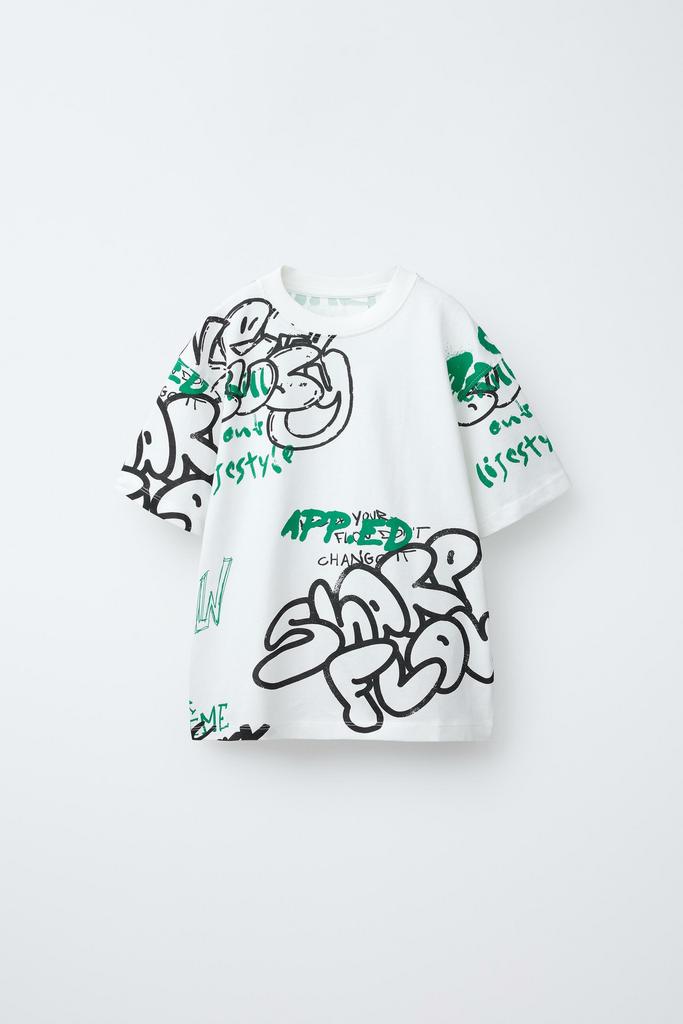 Футболка з принтом у вигляді графіті
