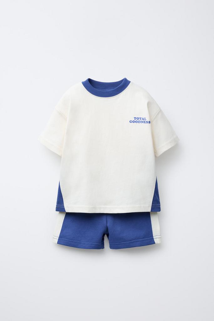 Комплект футболка та шорти з контрастними смугами