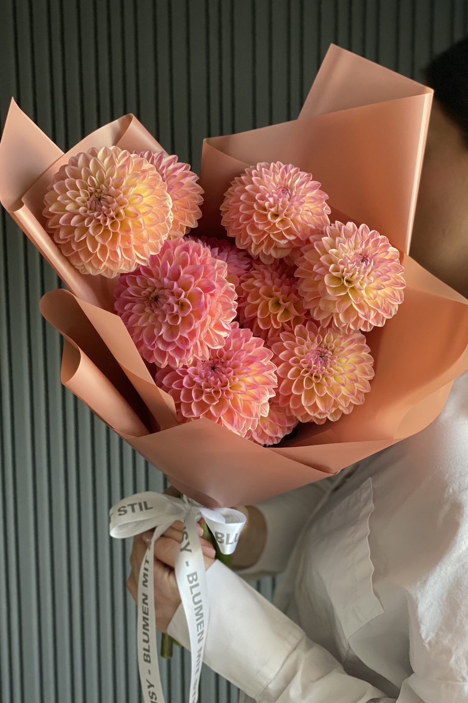 Daisy Mono Strauß "Dahlie apricot"