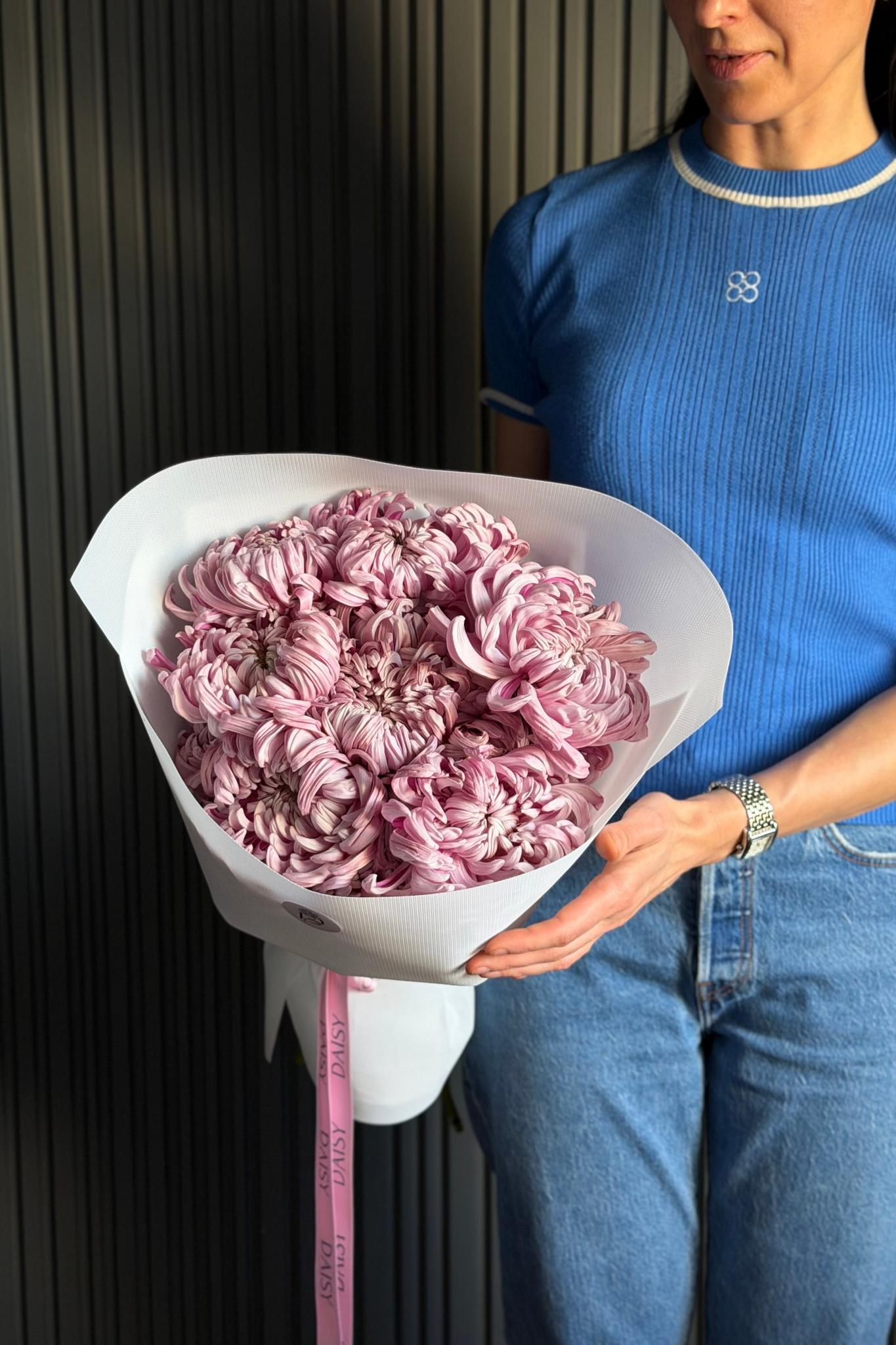 Daisy Mono Strauß Pink Waltz aus Chrysanthemen in Puderrosa, Rosé und Cremeweiß