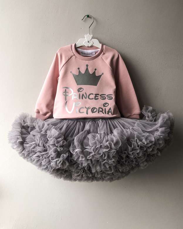 Cвитшот пудровый с короной