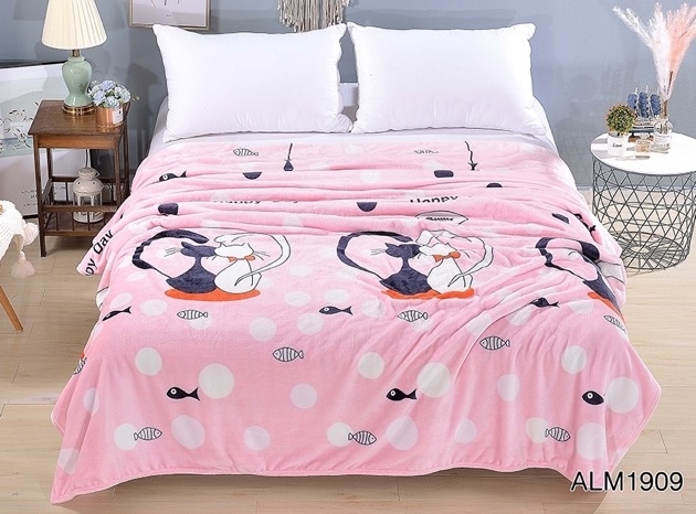 Плед на кровать велсофт розового цвета с котиками