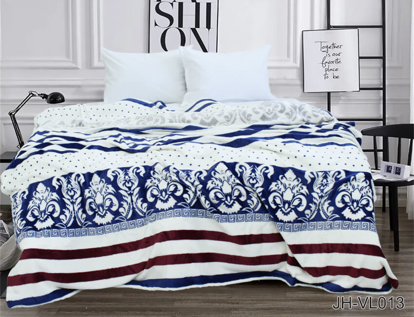 плед на кровать в классическом стиле