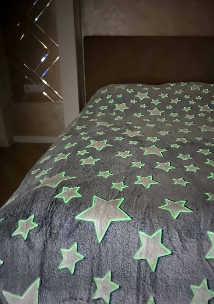 светящийся в темноте плед серого цвета со звездами фото 1