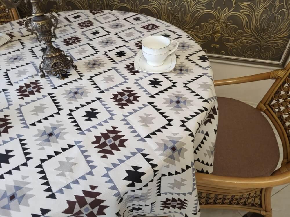 белая скатерть на овальный стол с этническим рисунком ромбы фото 1