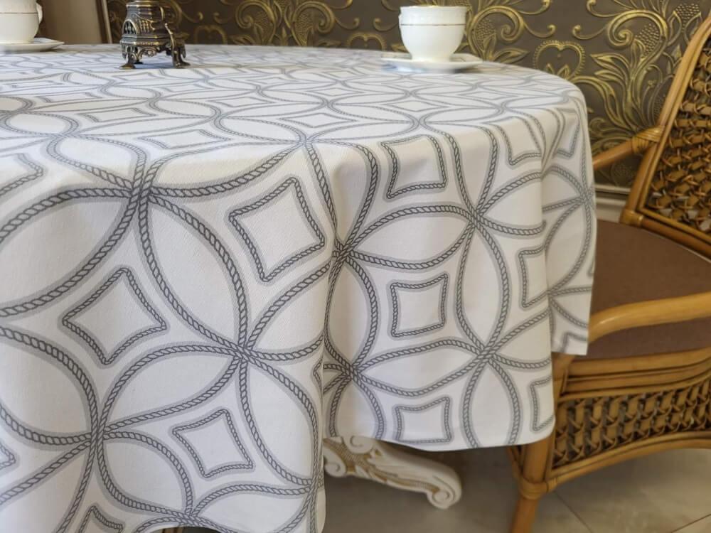 тефлоновая скатерть водоотталктвающая серая с узором соты и ромбы фото 1