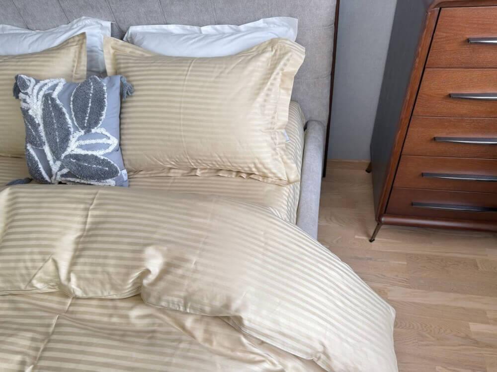 постельное белье страйп сатин красивого бежевого цвета фото 1