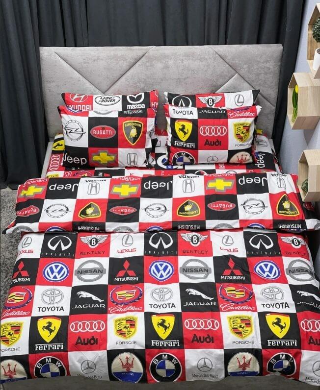 красно-черное постельное белье с марками машин фото 1