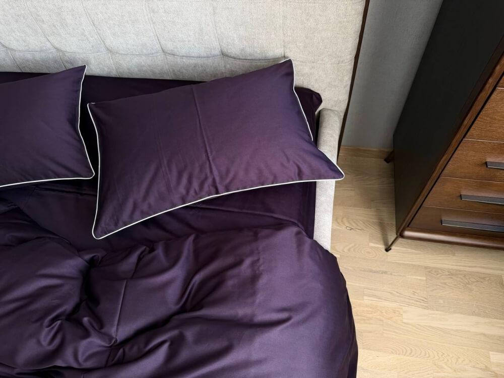 однотонное постельное белье сатин темного сливового цвета с наволочками с кантом фото 1