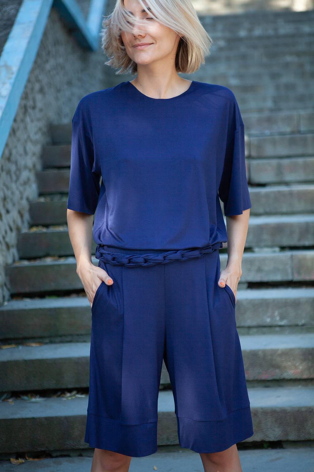 Qi-ELEGANT-BOTTOM-MIDI-1