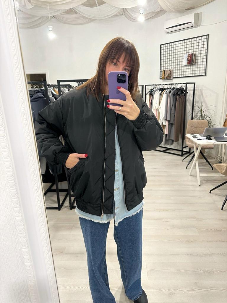 Чорний бомбер з утеплювачем