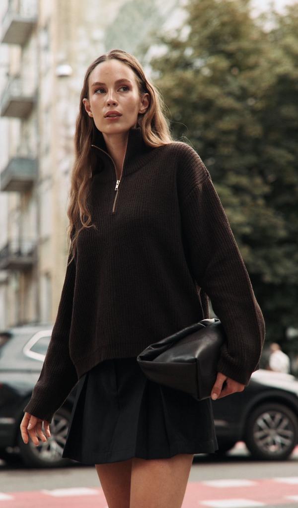 Шоколадний светр з вовни ягня