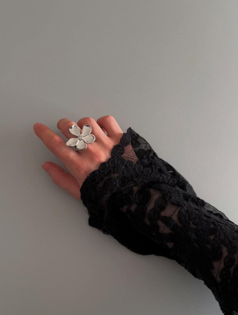 Каблучка квітка в сріблі