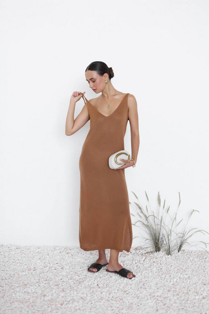 Сукня  бежева  вʼязана