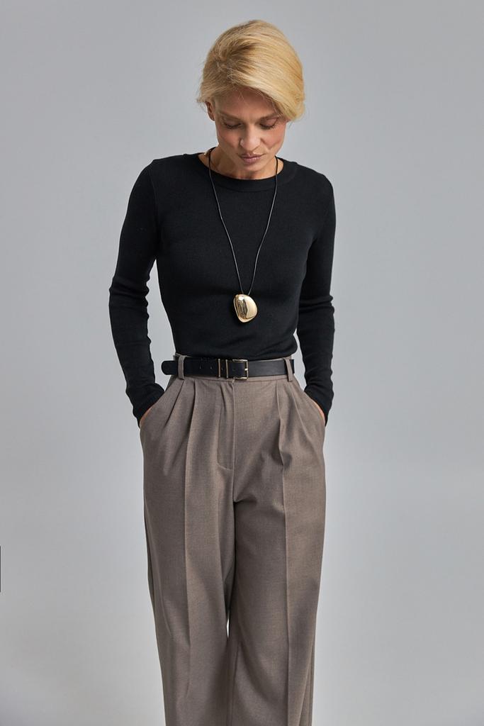 Класичний лонгслів чорного   кольору