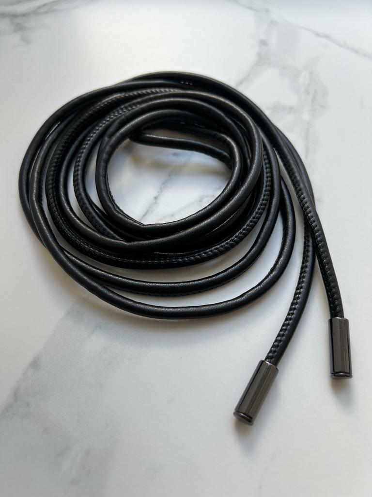 Чорний пасок-шнурок