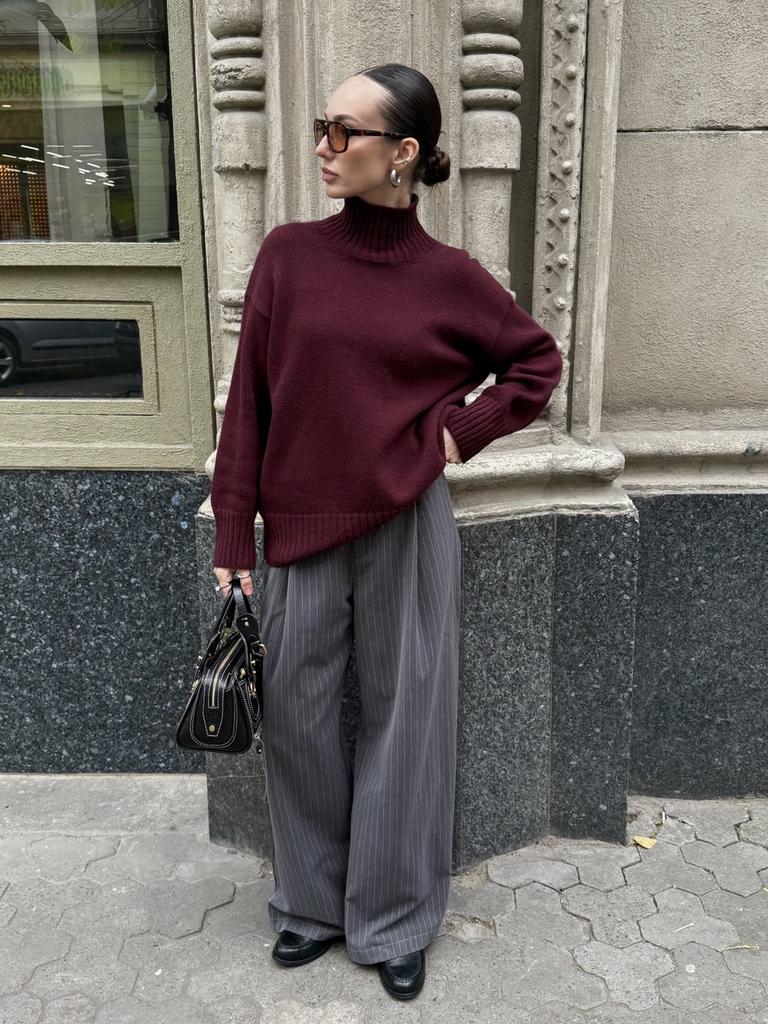 Светр бургунді з високою горловиною