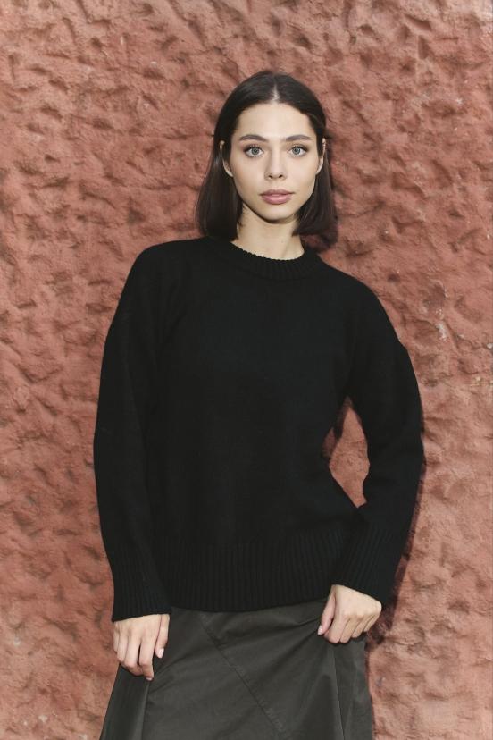 Светр чорний із мериносової вовни