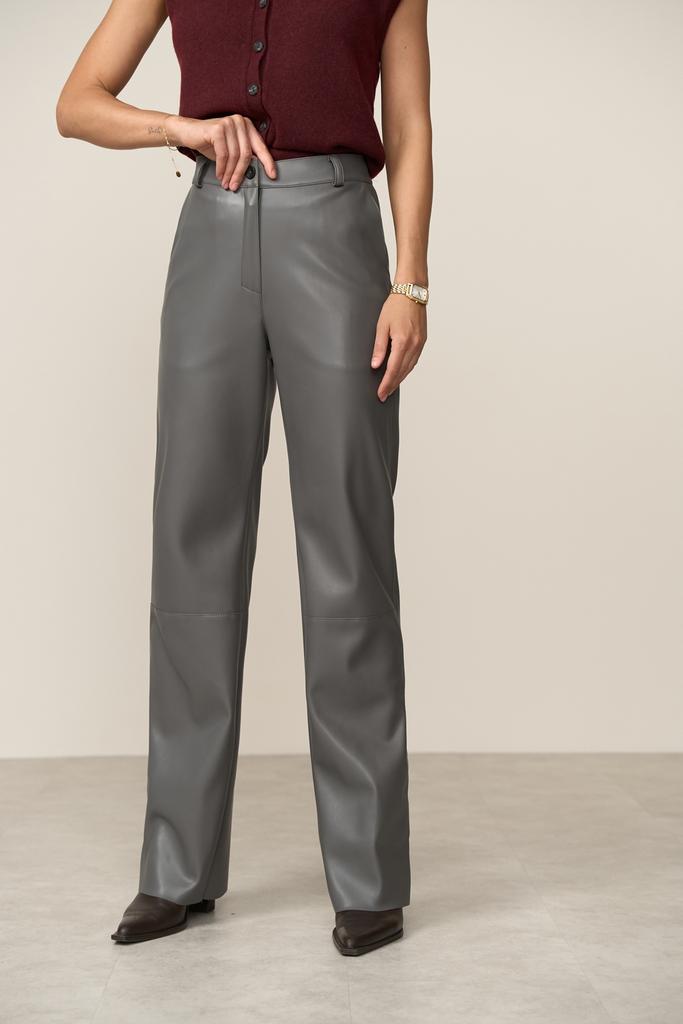 Брюки прямі сірі з екошкіри