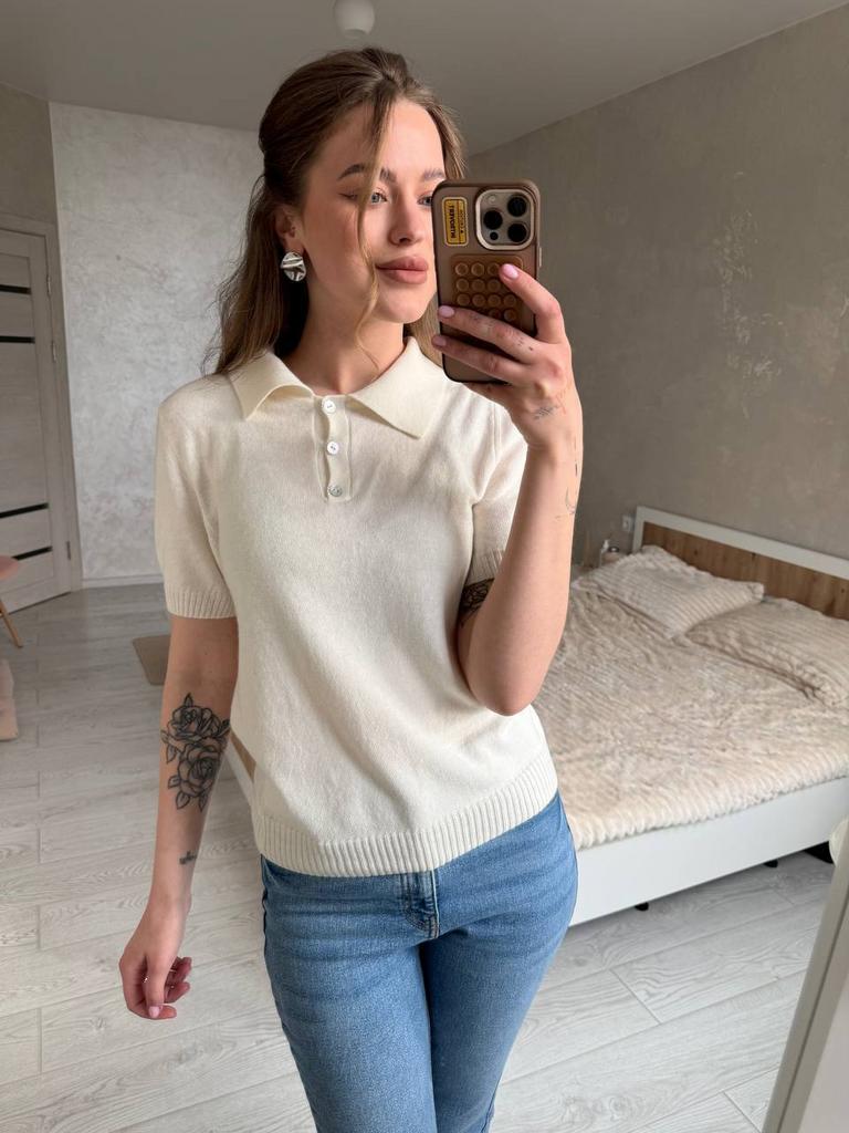 Молочне поло з додаванням кашеміру