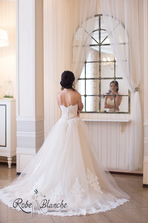 Свадебные платья напрокат в СПб недорого, взять в аренду платье в ...