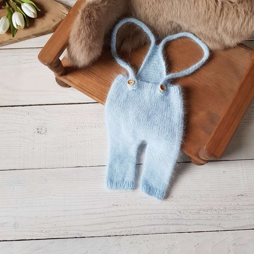 Pants with rubber and with the straps