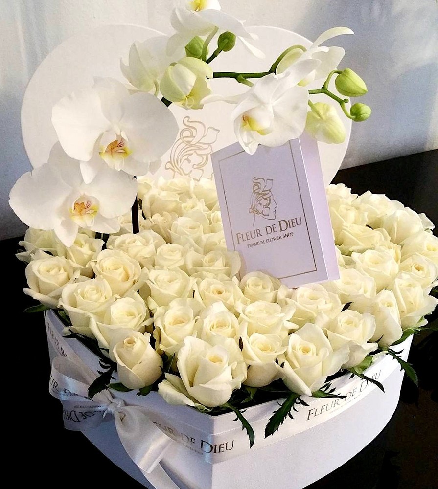 Букет белых цветов. Красивый белый букет. Красивый букет белых цветов. Букет белых роз.
