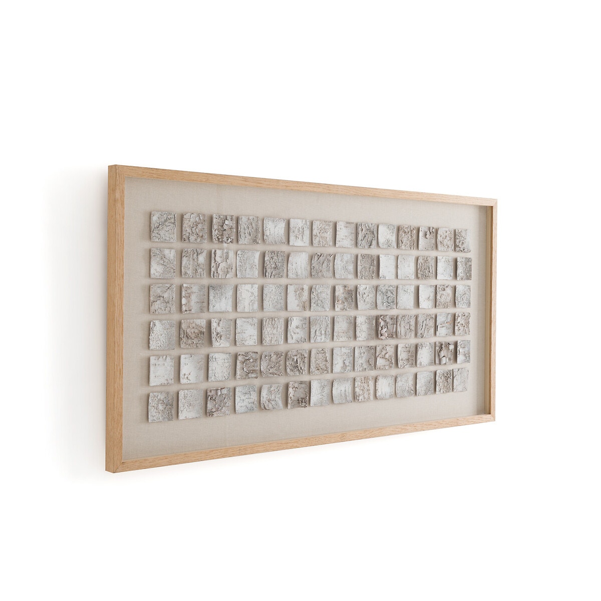 Картина из коры на фоне из льна под стеклом