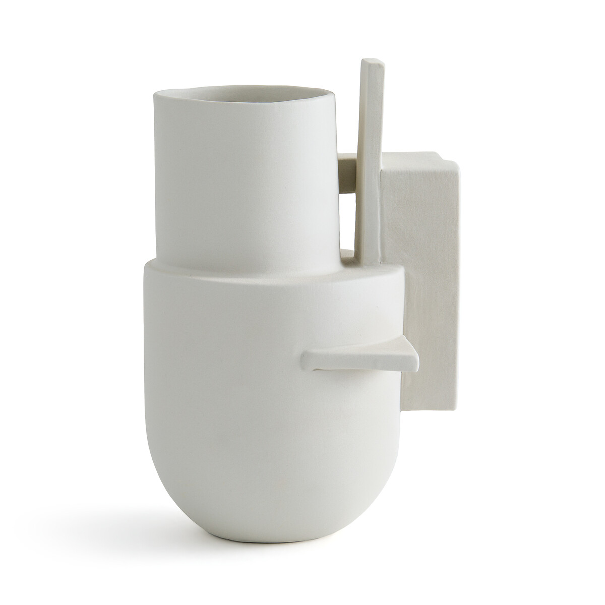 Ваза из матовой керамики в геометрическом дизайне