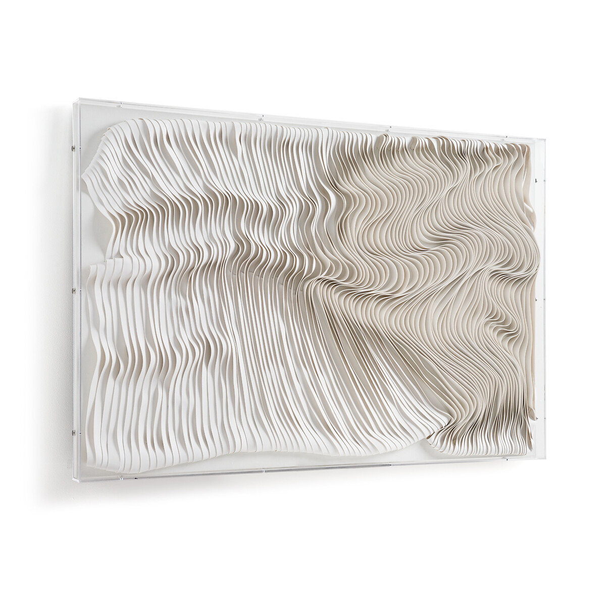 Украшение настенное из ремешков белой кожи