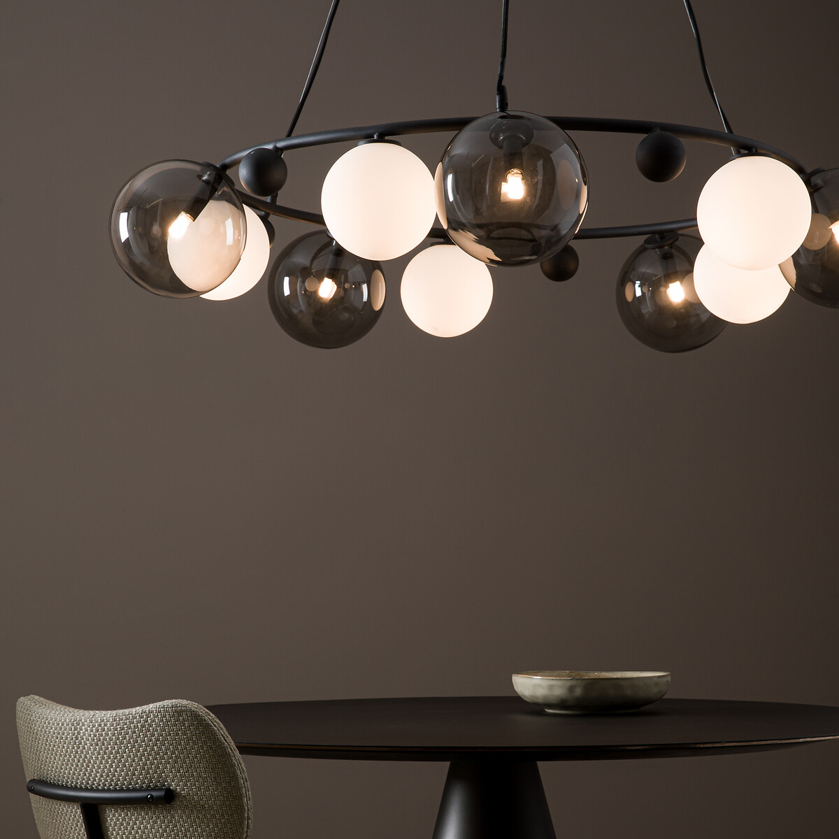 Люстра круглая из стекла и металла