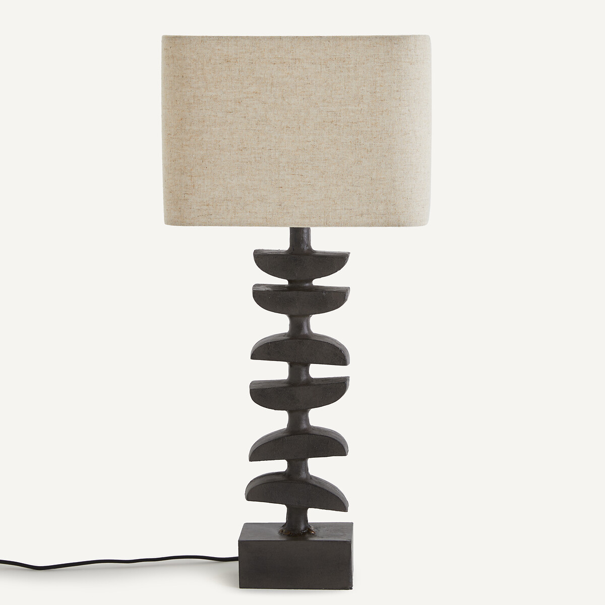Скульптурная лампа из железа и льна