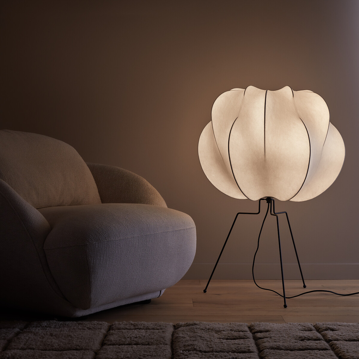 Напольный торшер из железа и смолы