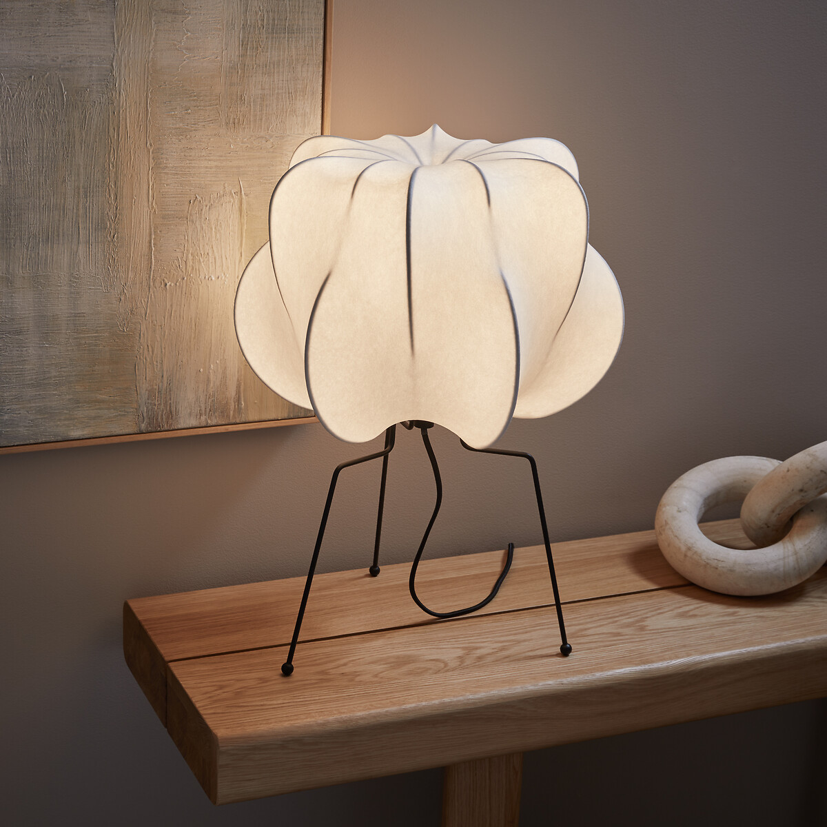 Настольный светильник из железа и смолы