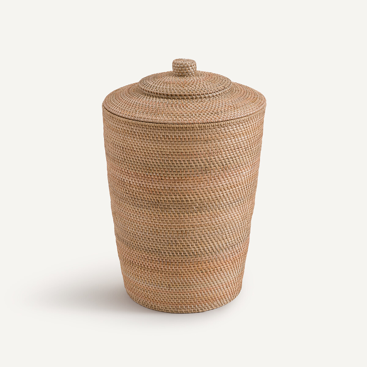 Плетеная корзина из ротанга