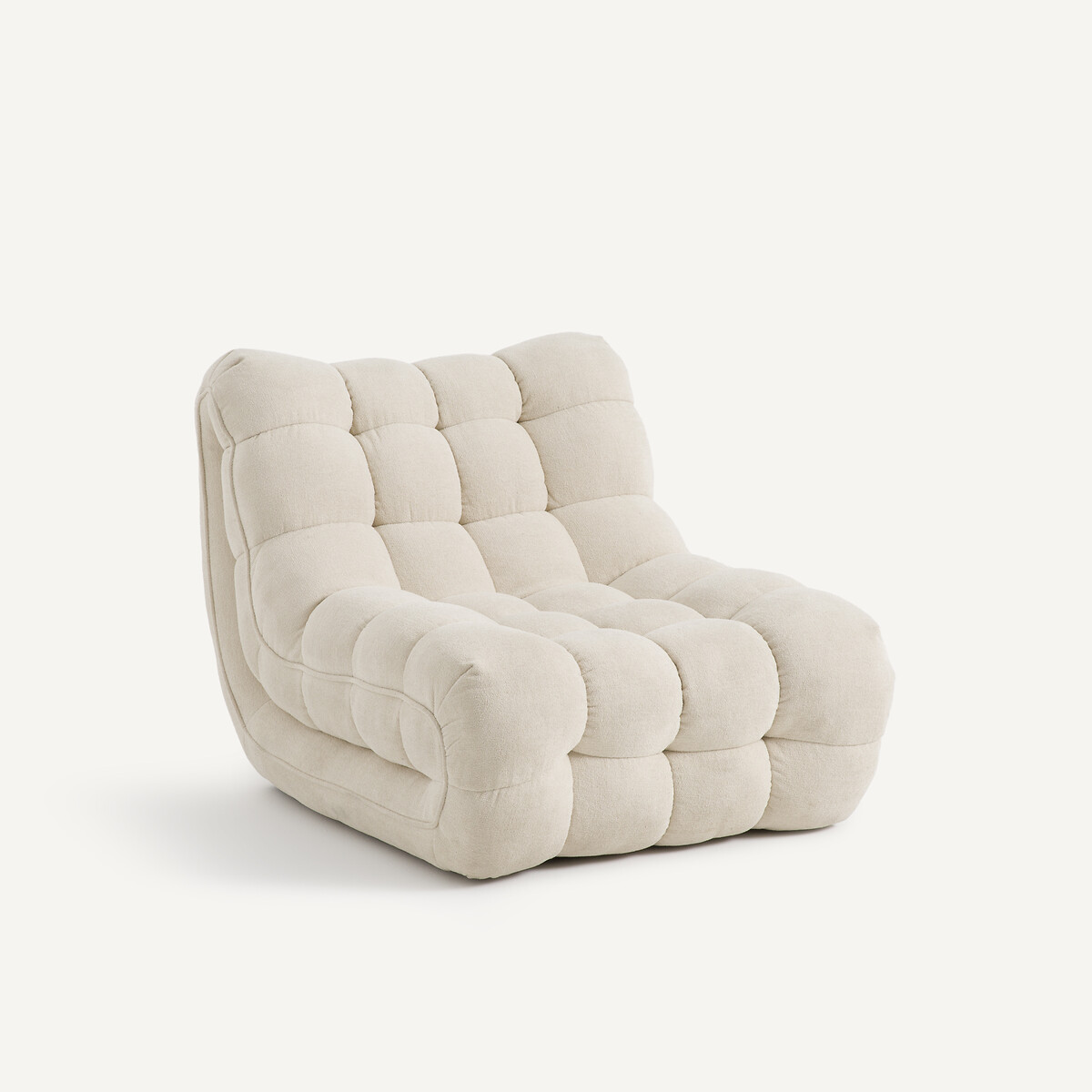 Кресло с велюровой обивкой