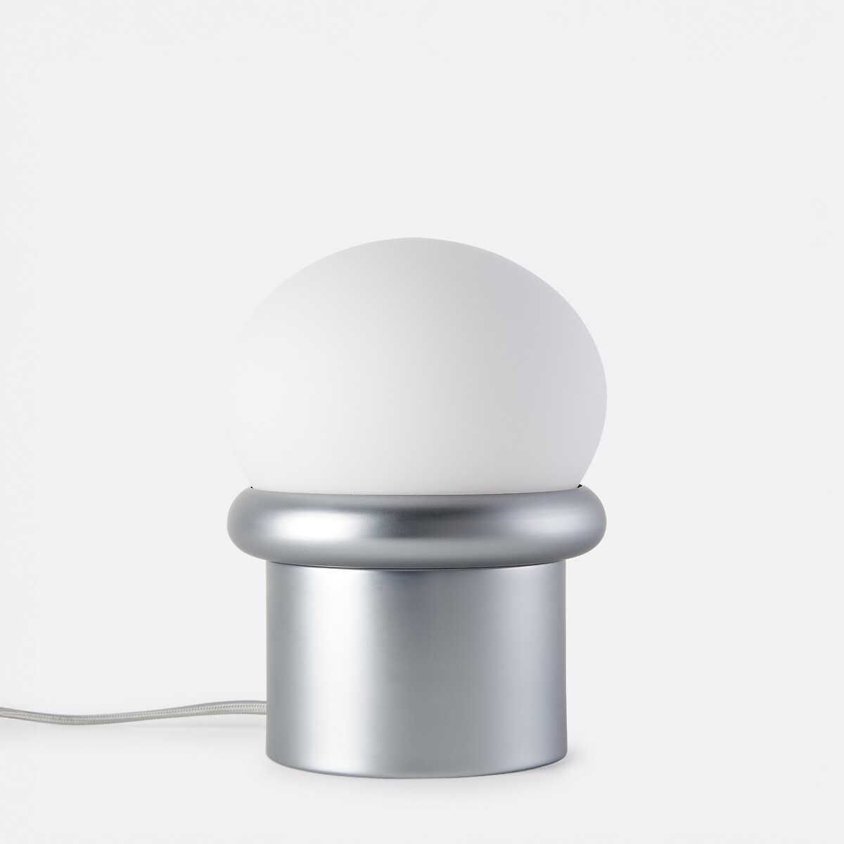 Настольная лампа из хромированного железа и опалового стекла