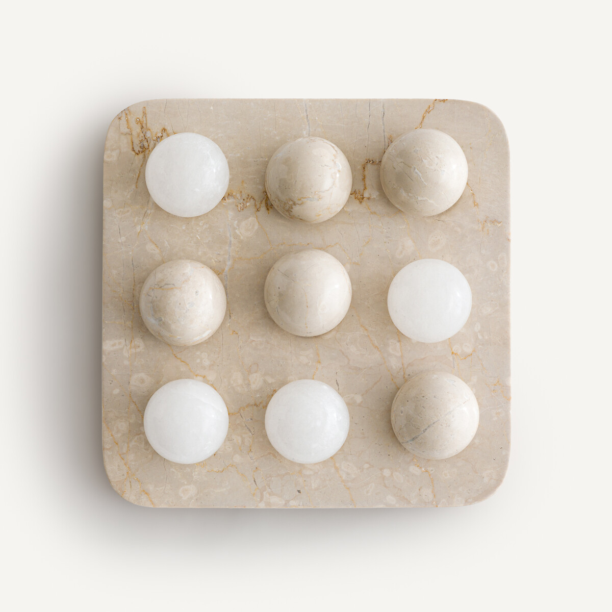 Набор для игры в крестики-нолики из мрамора и алебастра