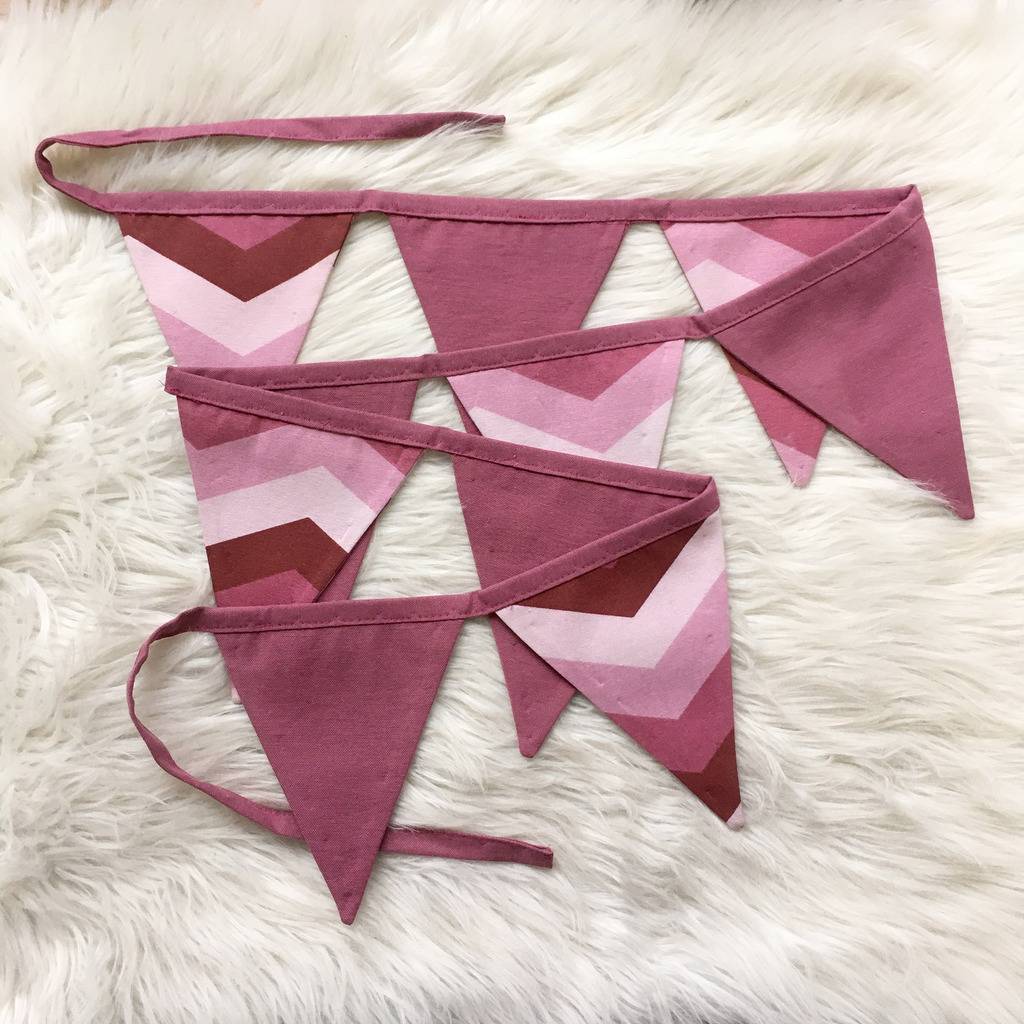 Флажки сиреневый зигзаг