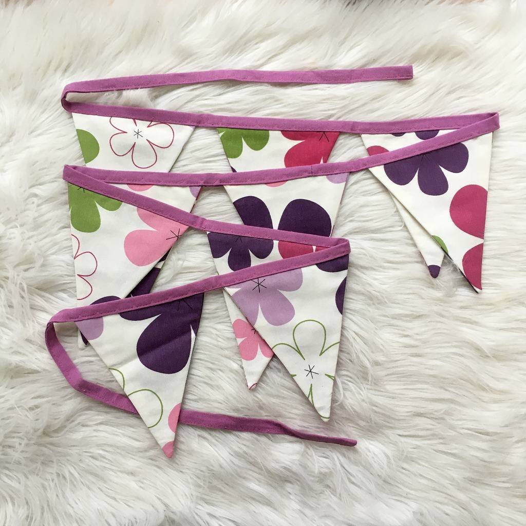 Флажки фиолетовые цветы