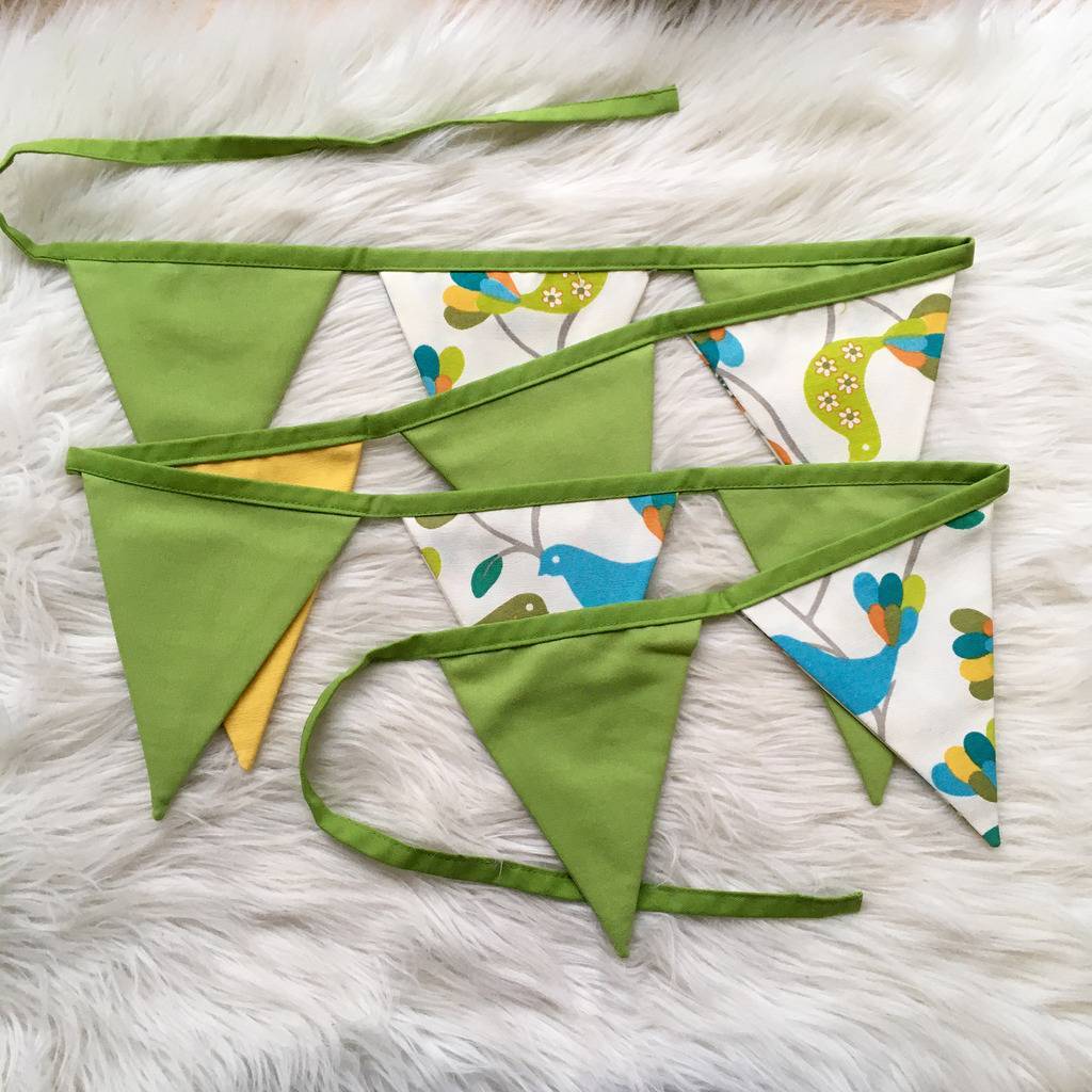 Флажки зелёные птички