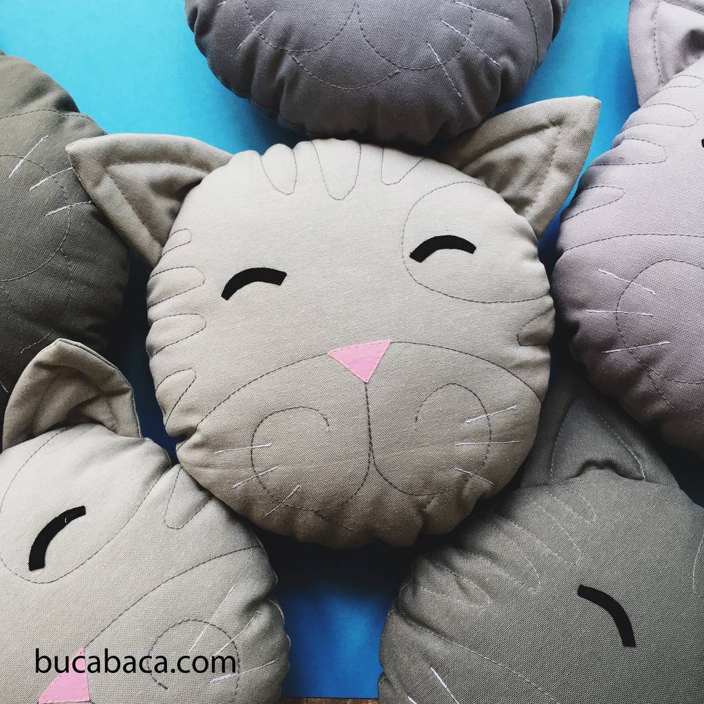 Подушка котик серая