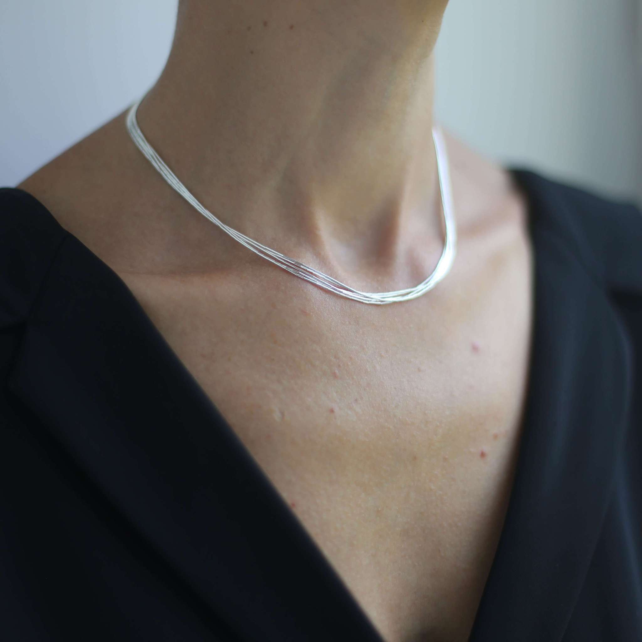 Колье из 5 серебряных нитей 4P453