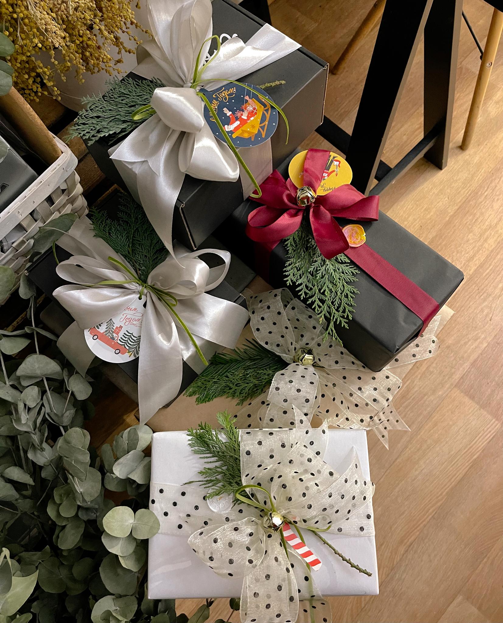 Упаковка для цветов и подарков