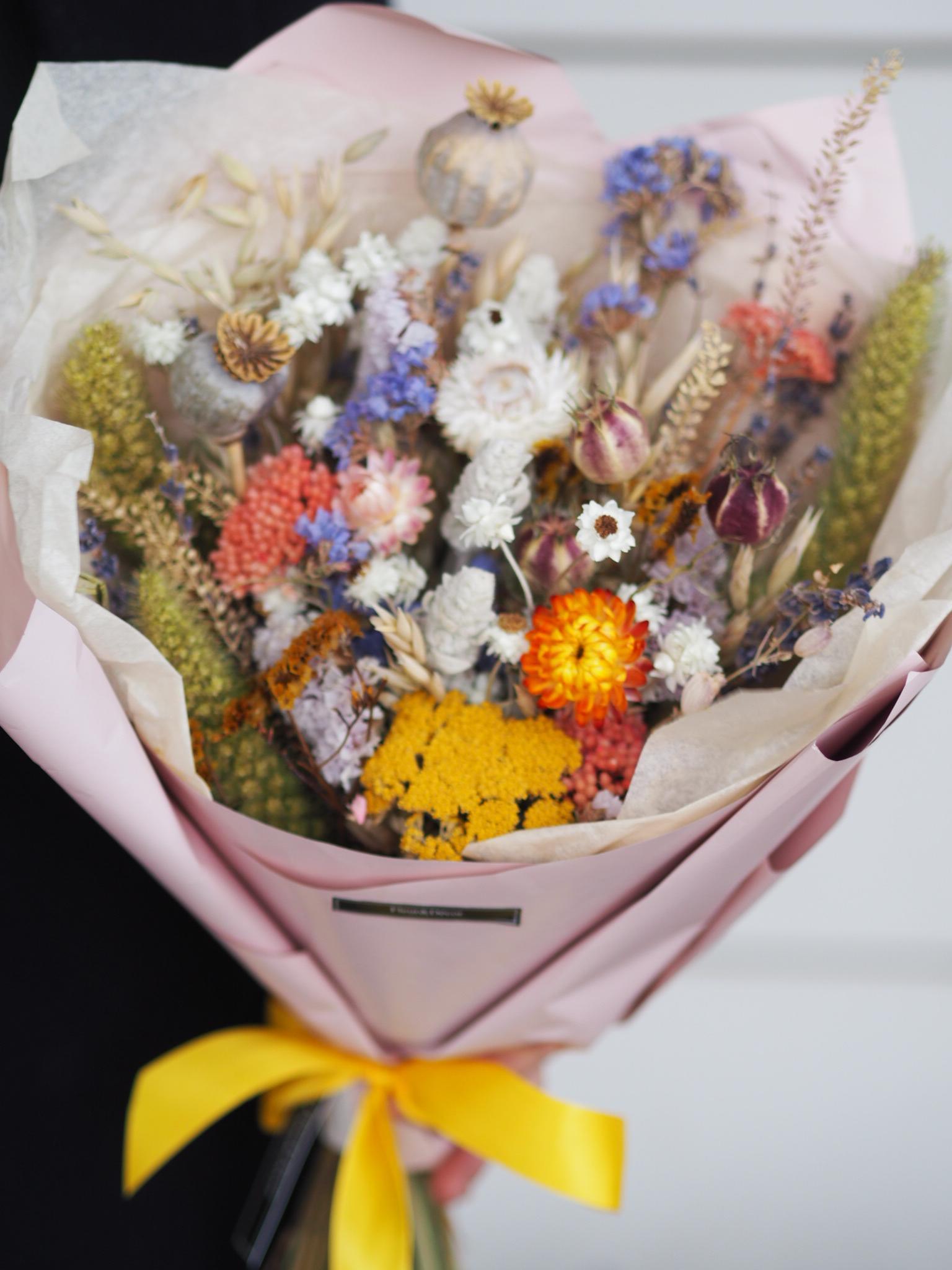 Современные букеты: букеты из сухоцветов, букеты в шляпных коробках