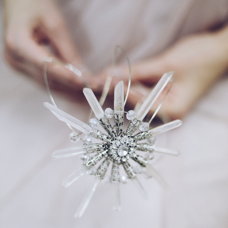 Корона из натуральных кварцевых кристаллов из коллекции "Кристальные Эльфы” Rita